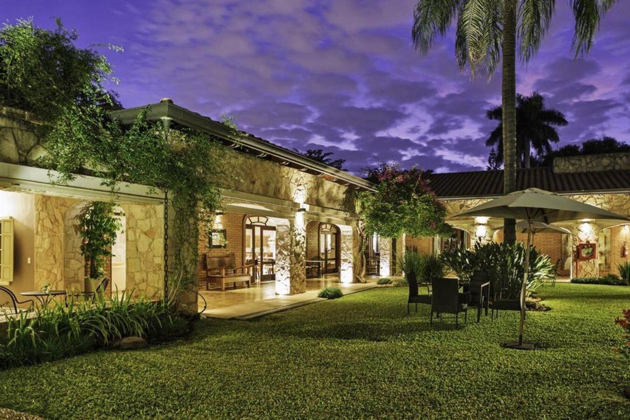 Las Lomas Casa Hotel อะซุนซิออง ภายนอก รูปภาพ