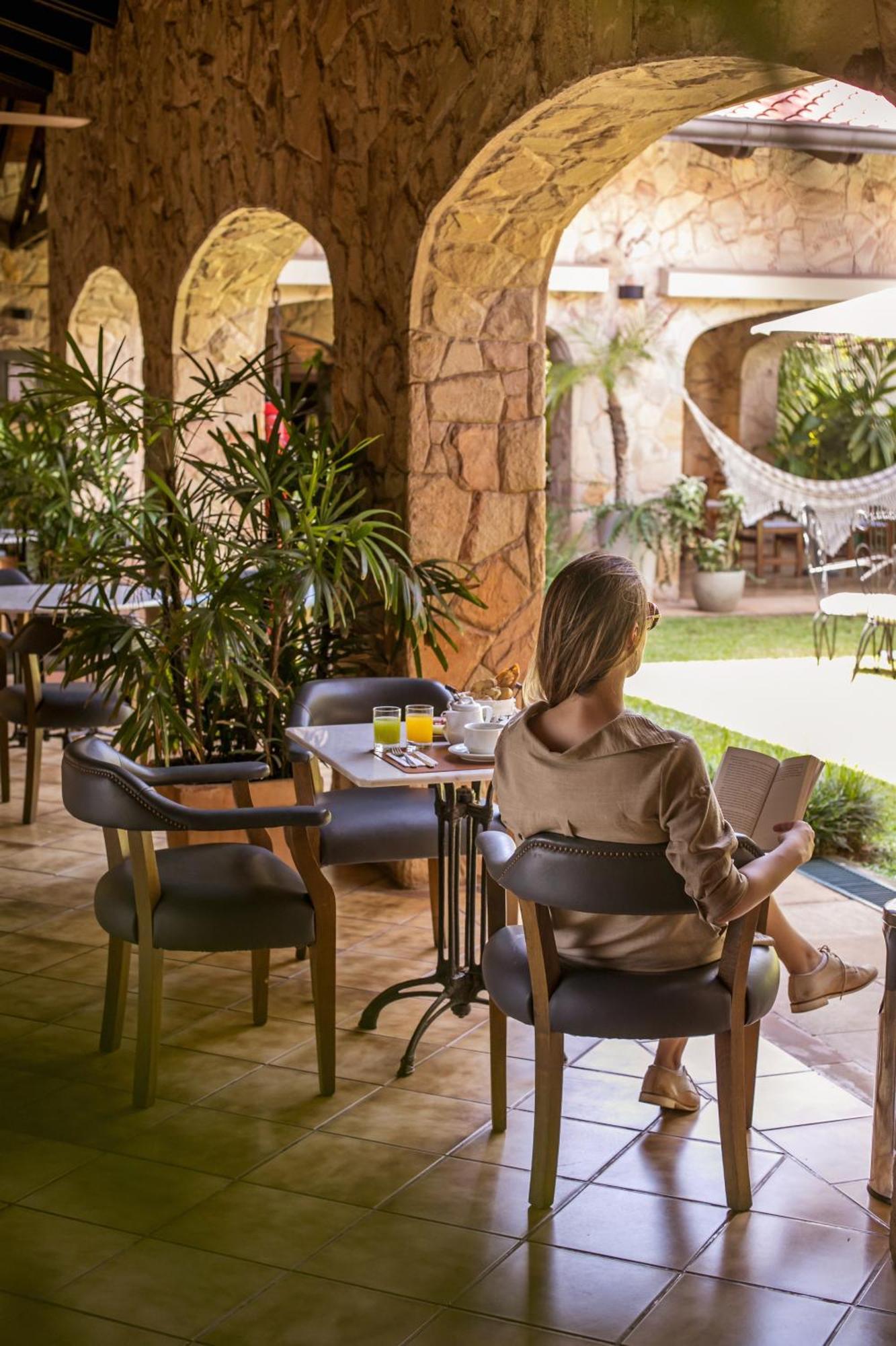Las Lomas Casa Hotel อะซุนซิออง ภายนอก รูปภาพ