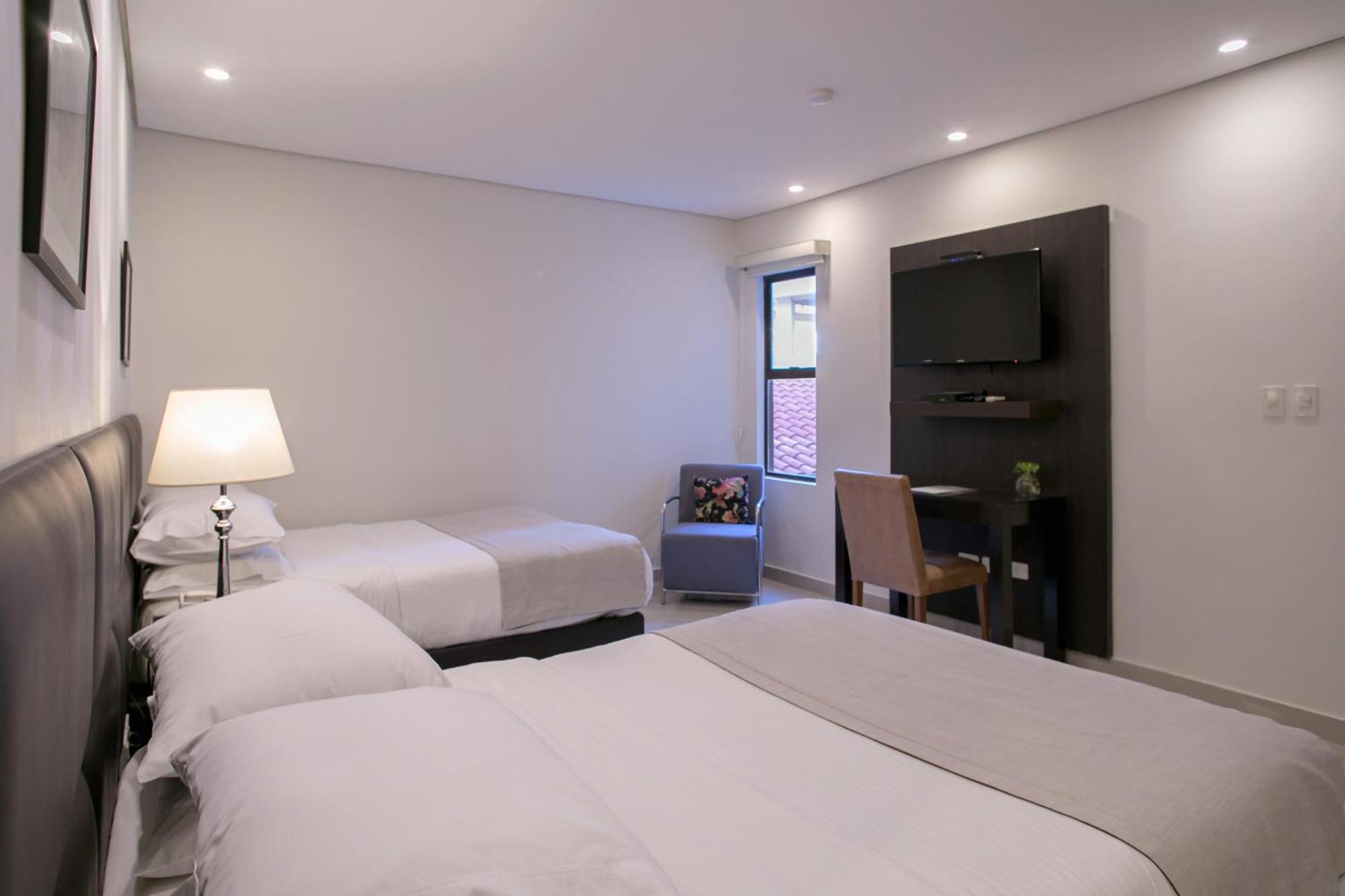 Las Lomas Casa Hotel อะซุนซิออง ภายนอก รูปภาพ