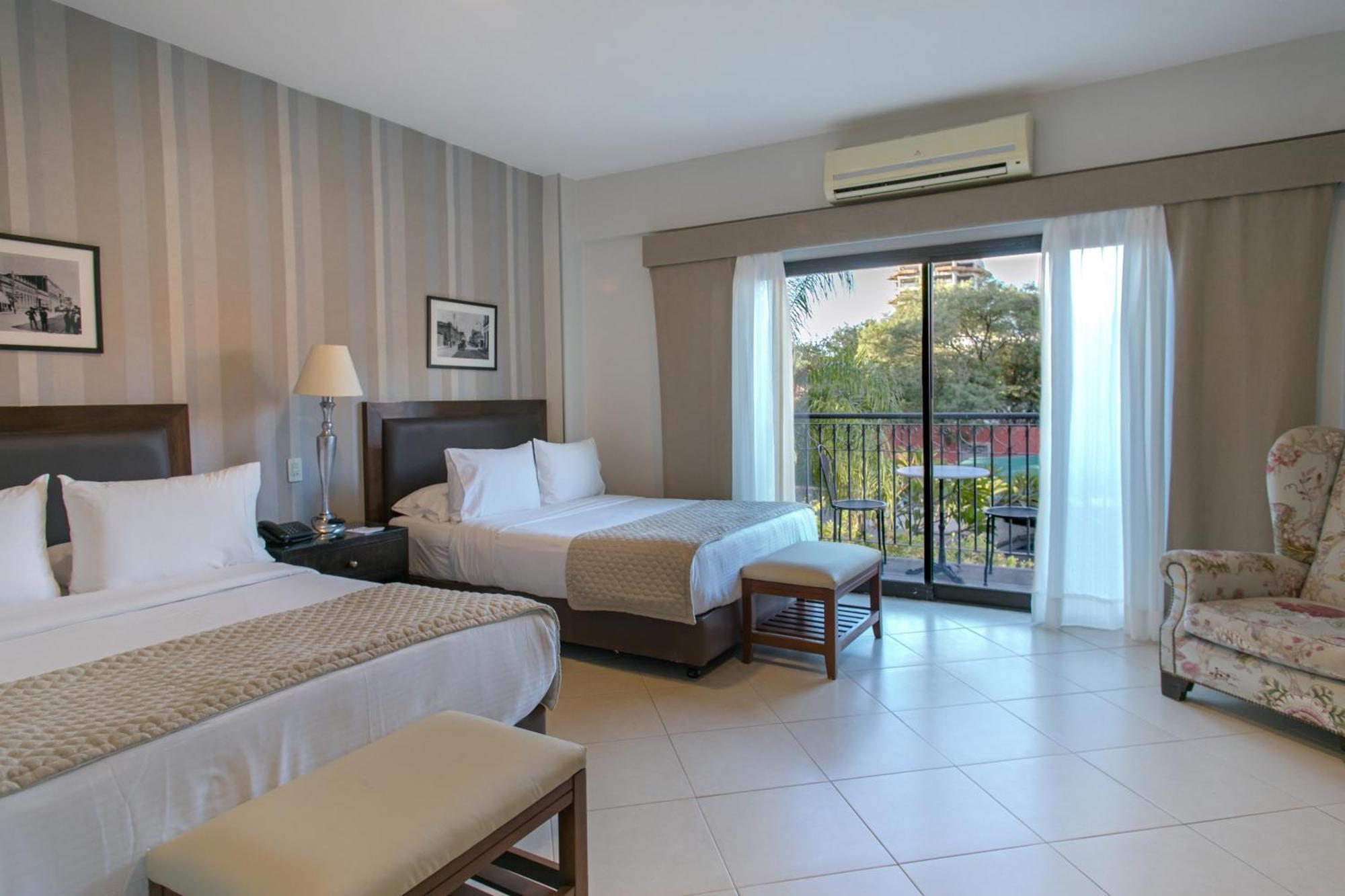 Las Lomas Casa Hotel อะซุนซิออง ภายนอก รูปภาพ