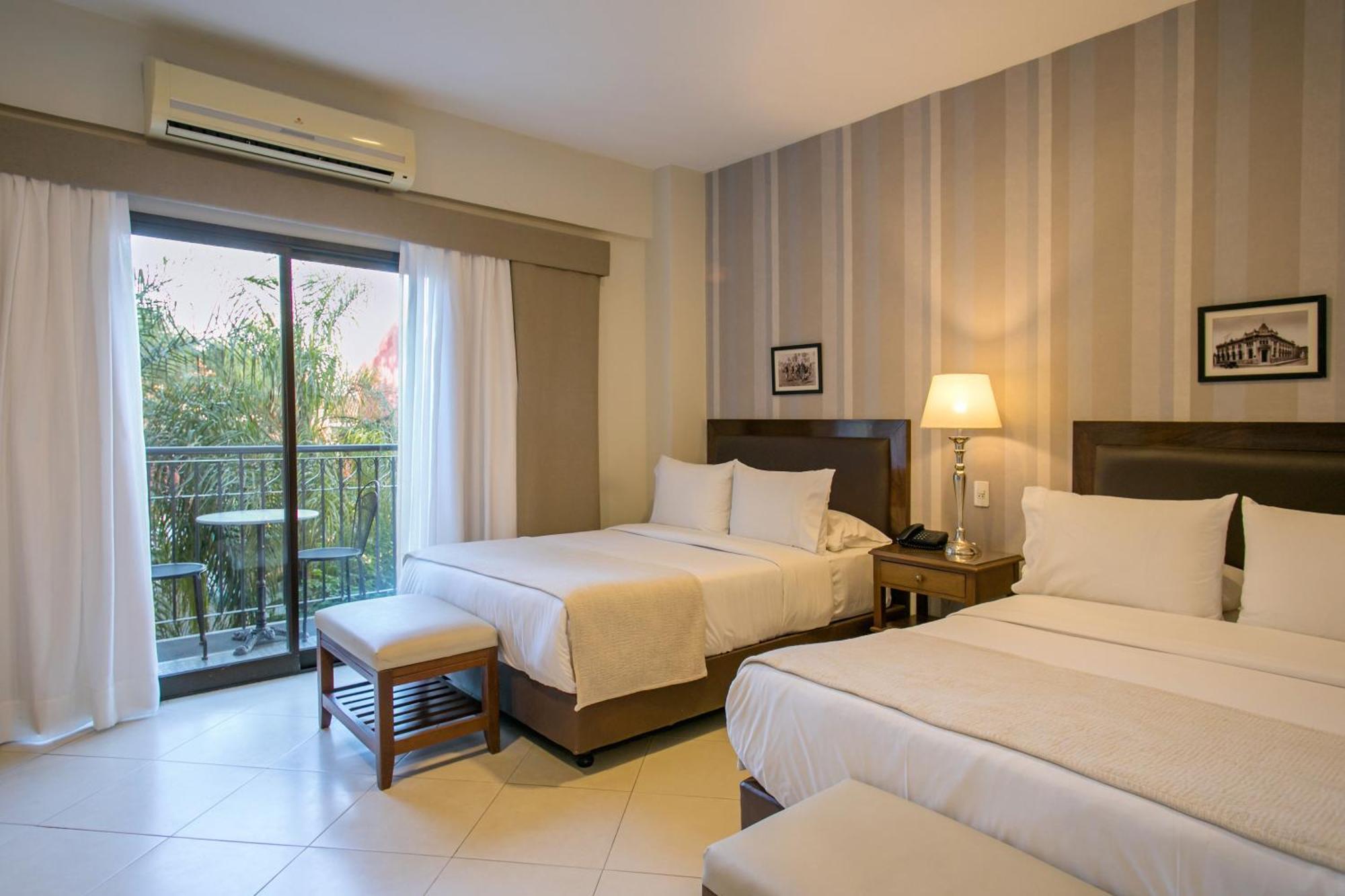 Las Lomas Casa Hotel อะซุนซิออง ภายนอก รูปภาพ