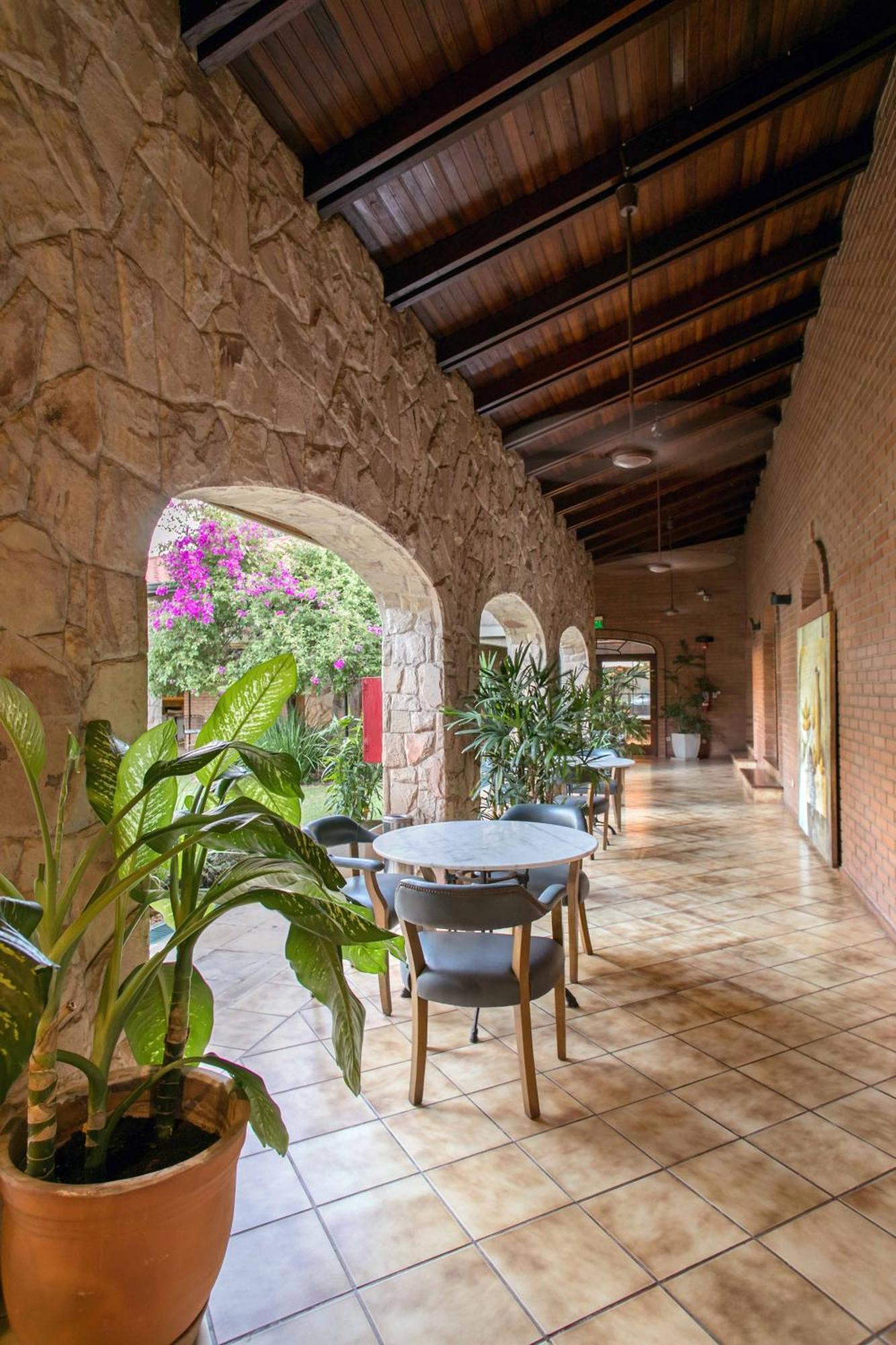 Las Lomas Casa Hotel อะซุนซิออง ภายนอก รูปภาพ